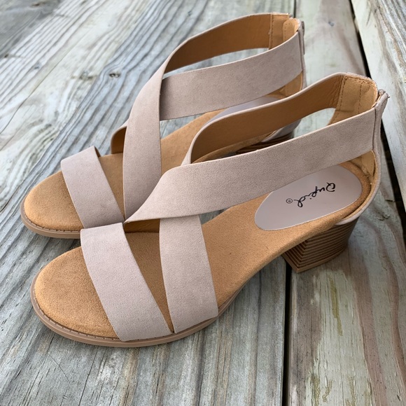 Qupid Doria Sandal | Taupe Zip Back - Picture 6 of 8